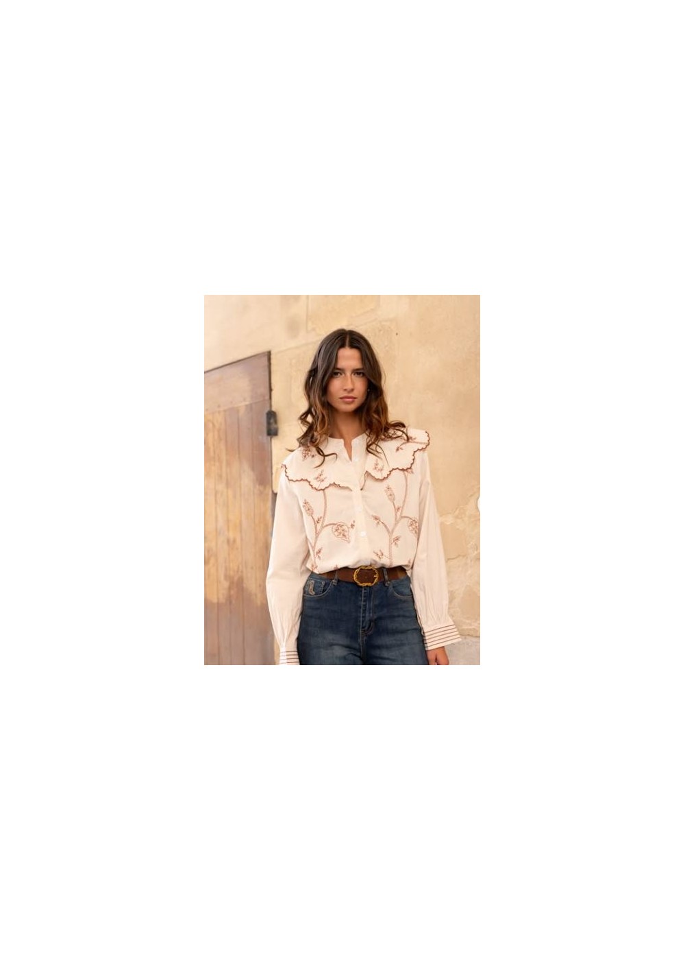 Camisa cuello bebé bordado cámel