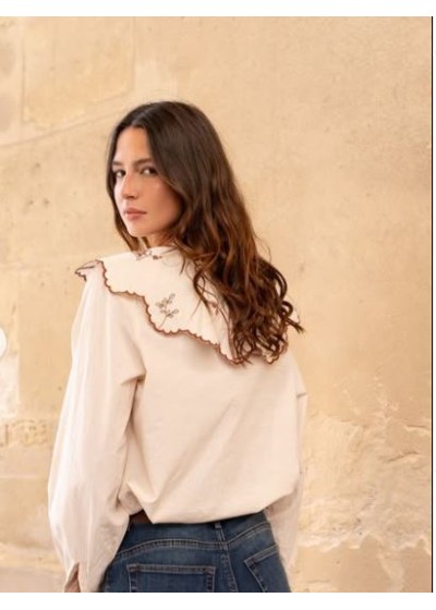 Camisa cuello bebé bordado cámel