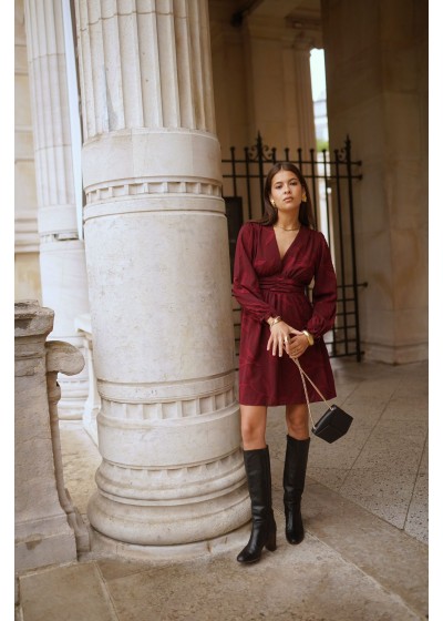 Vestido burdeos corto bordados