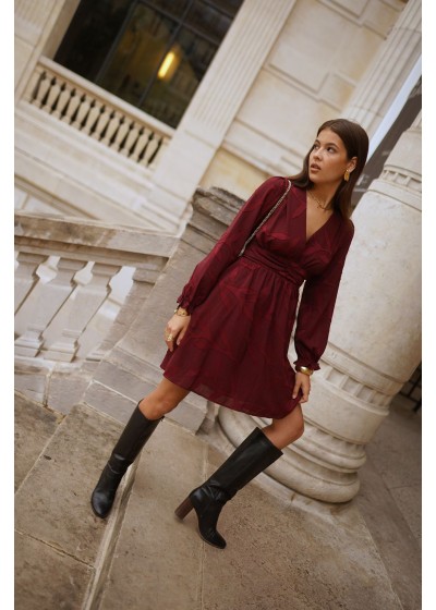 Vestido burdeos corto bordados