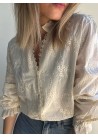 Camisa bordados escote pico beis