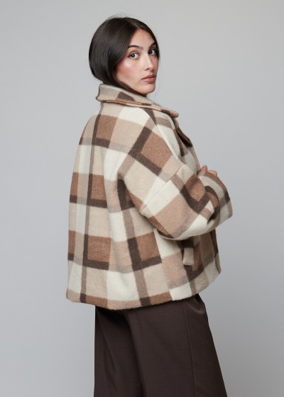 Abrigo corto cuadros bolsillos choco-beis