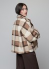 Abrigo corto cuadros bolsillos choco-beis