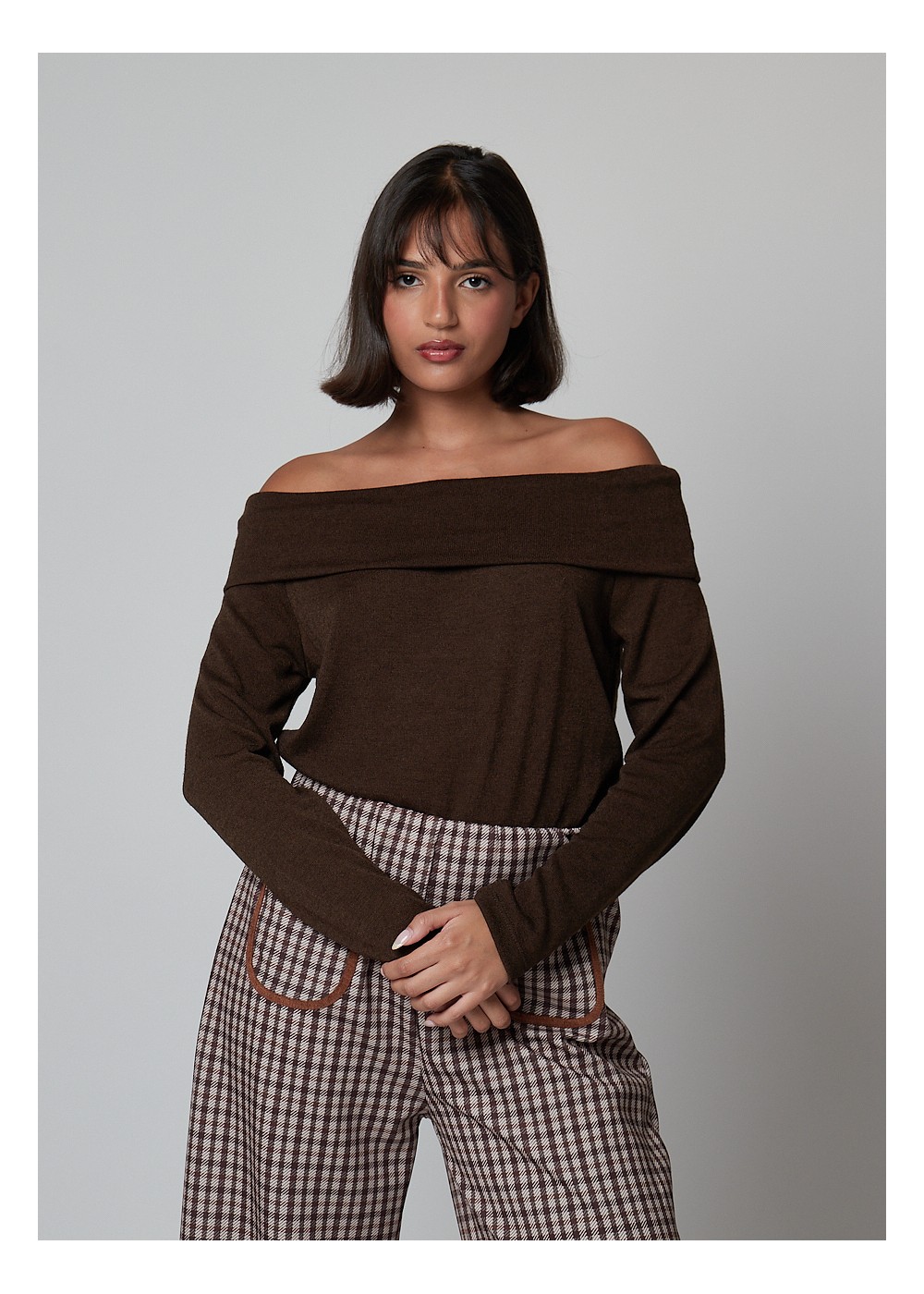 Camiseta punto fino cuello palabra honor choco