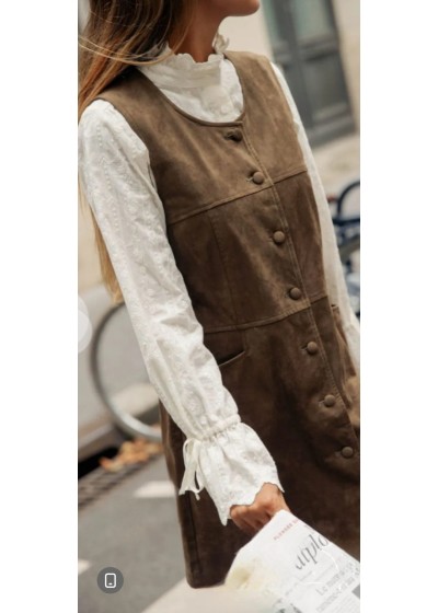 Camisa bordada beis con...