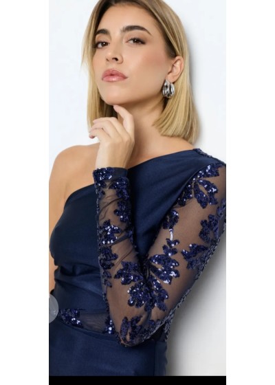 Vestido licra abertura y lentejuelas + 1 manga