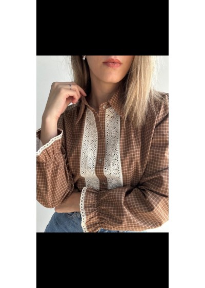 Camisa cuadros puntillas camel