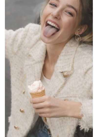 Chaqueta Chanel larga arena