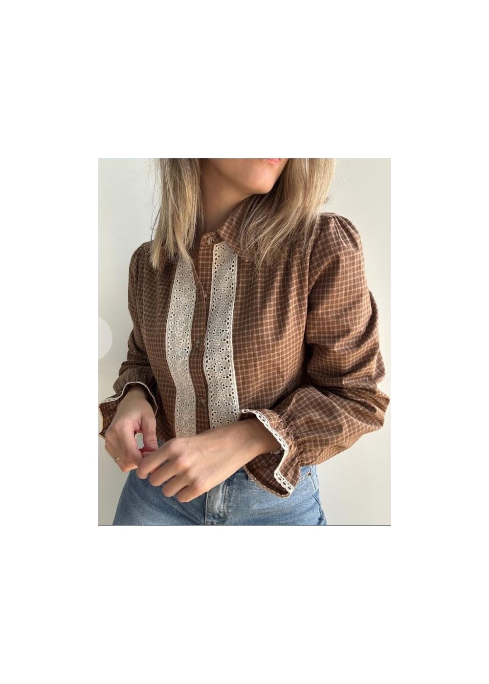 Camisa cuadros puntillas camel