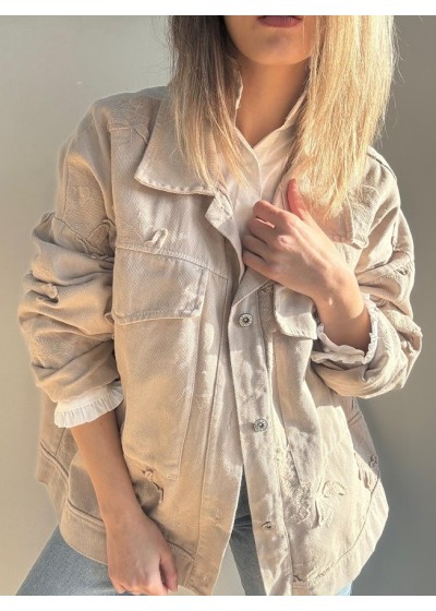 Cazadora bordada oversize...