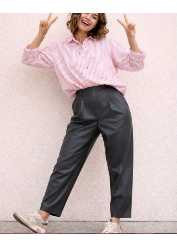 Pantalón goma ecopiel negro