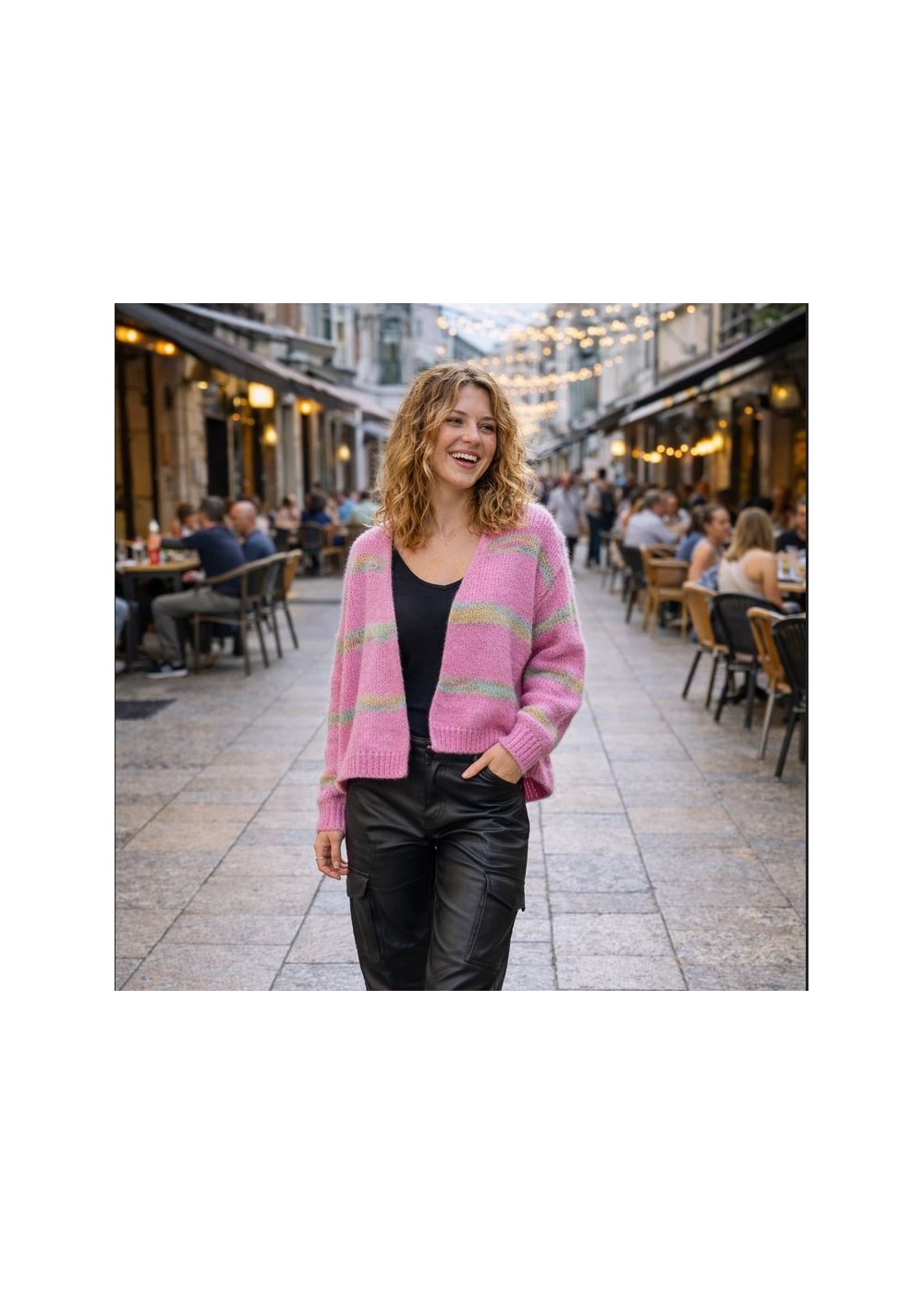 Chaqueta sin botones rosa fucsia con raya ancha colores