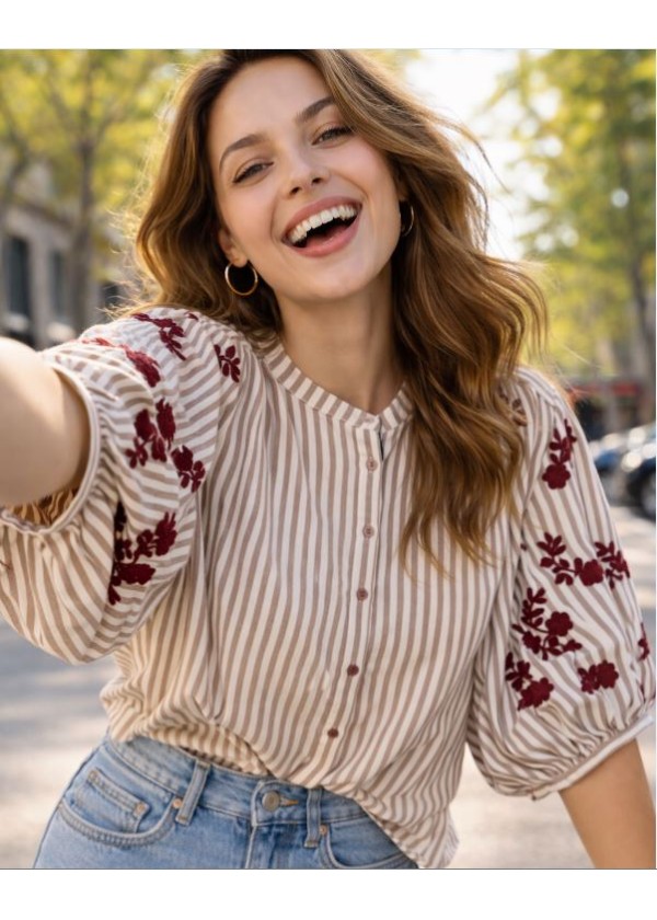 Camisa oversize raya y dibujo en manga