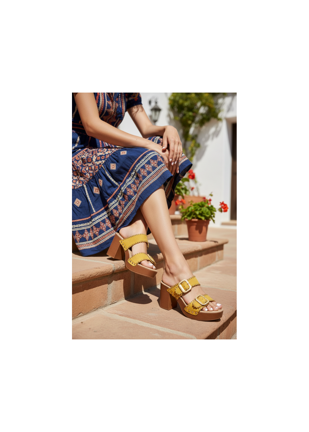 Zueco hebilla tachas