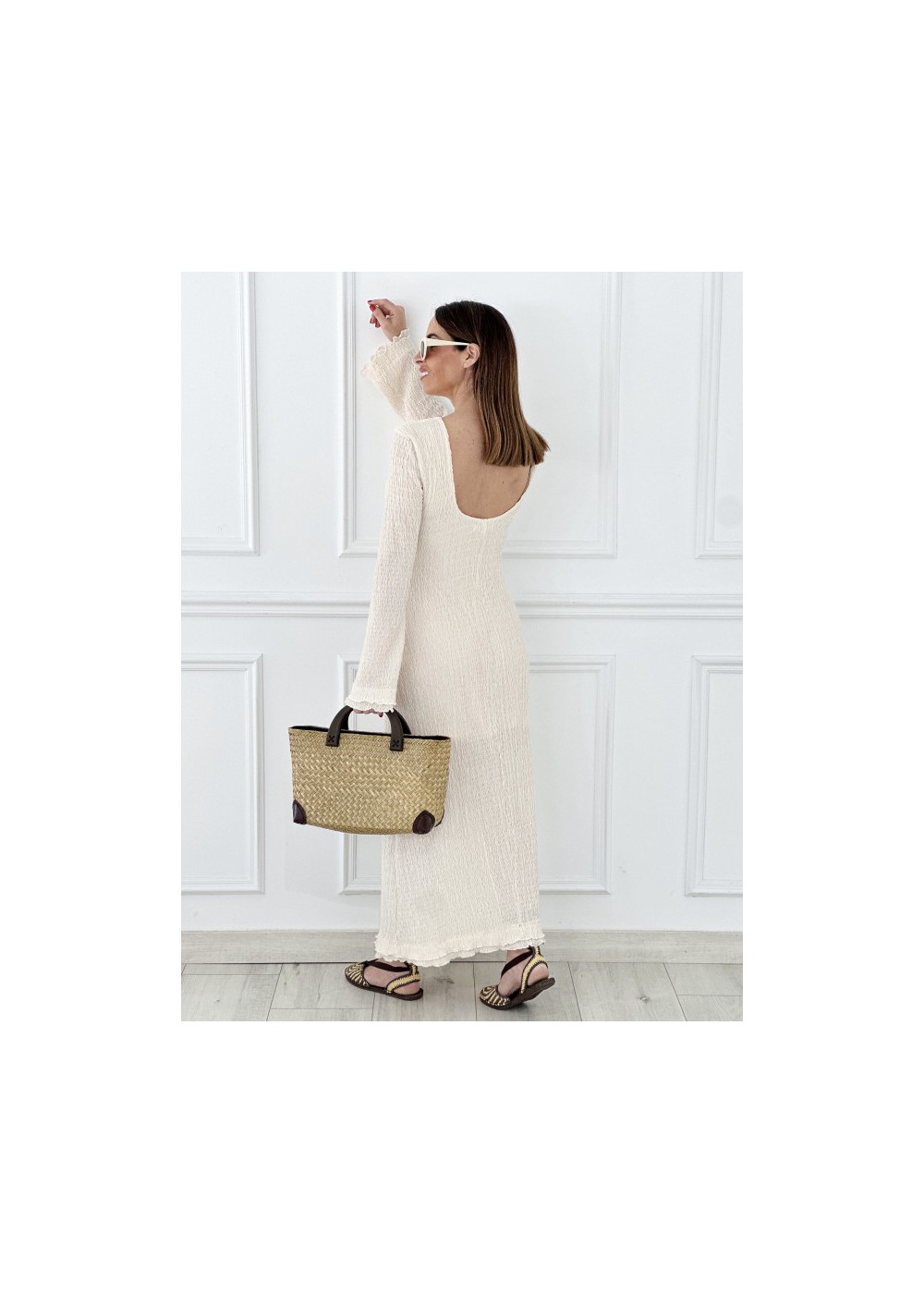 Vestido largo volantes y espalda descubierta beis