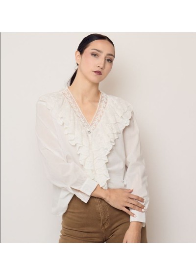 Camisa blanca volante...