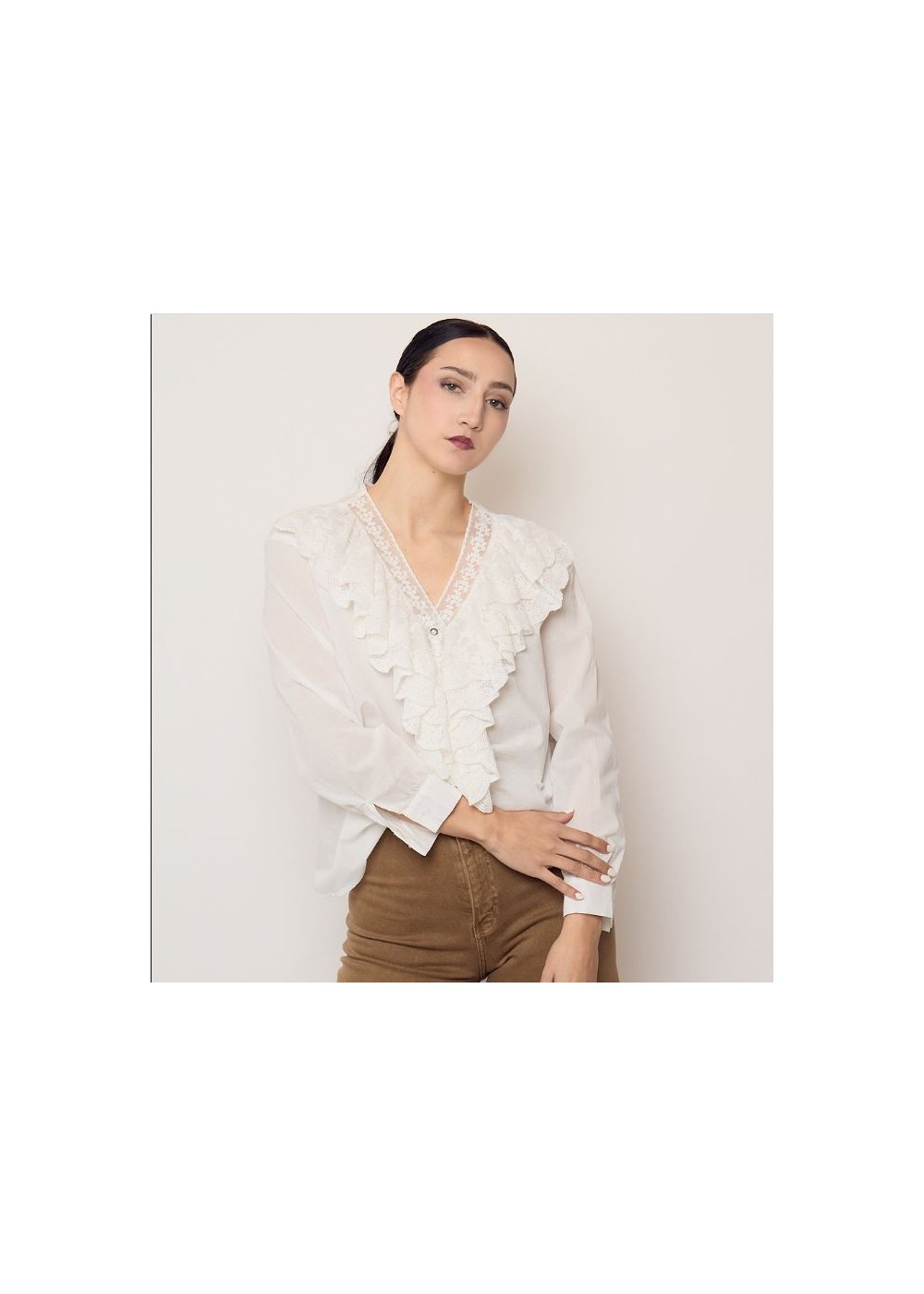 Camisa blanca volante fruncido delantero