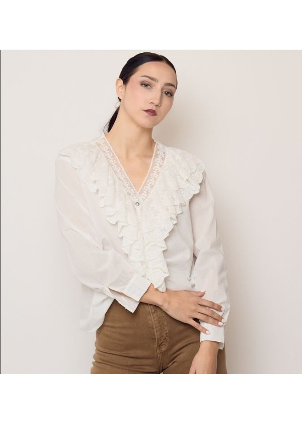 Camisa blanca volante fruncido delantero