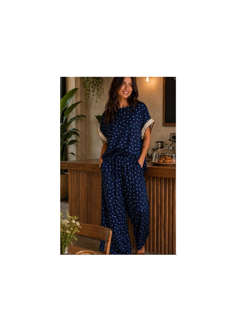 Blusa lunares azul marino y celeste ribete manga