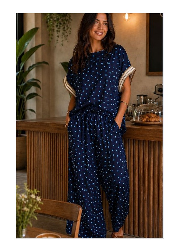 Blusa lunares azul marino y celeste ribete manga