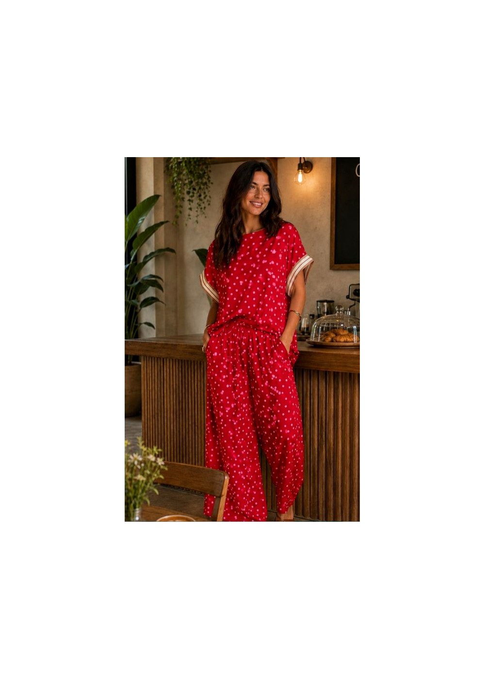Blusa roja lunares rosas ribete en manga
