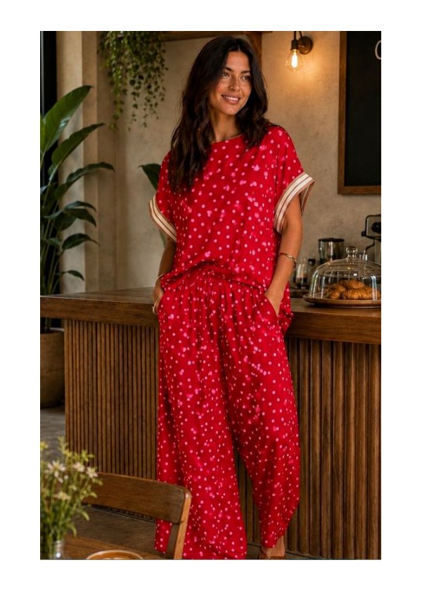 Blusa roja lunares rosas ribete en manga