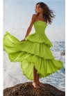 Vestido palabra de honor volantes verde pistacho