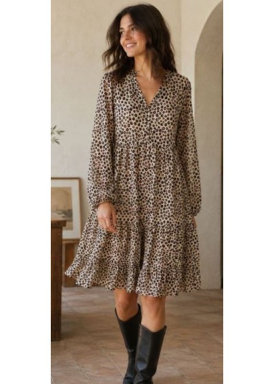 Vestido  frunce cuello pico y volante beis