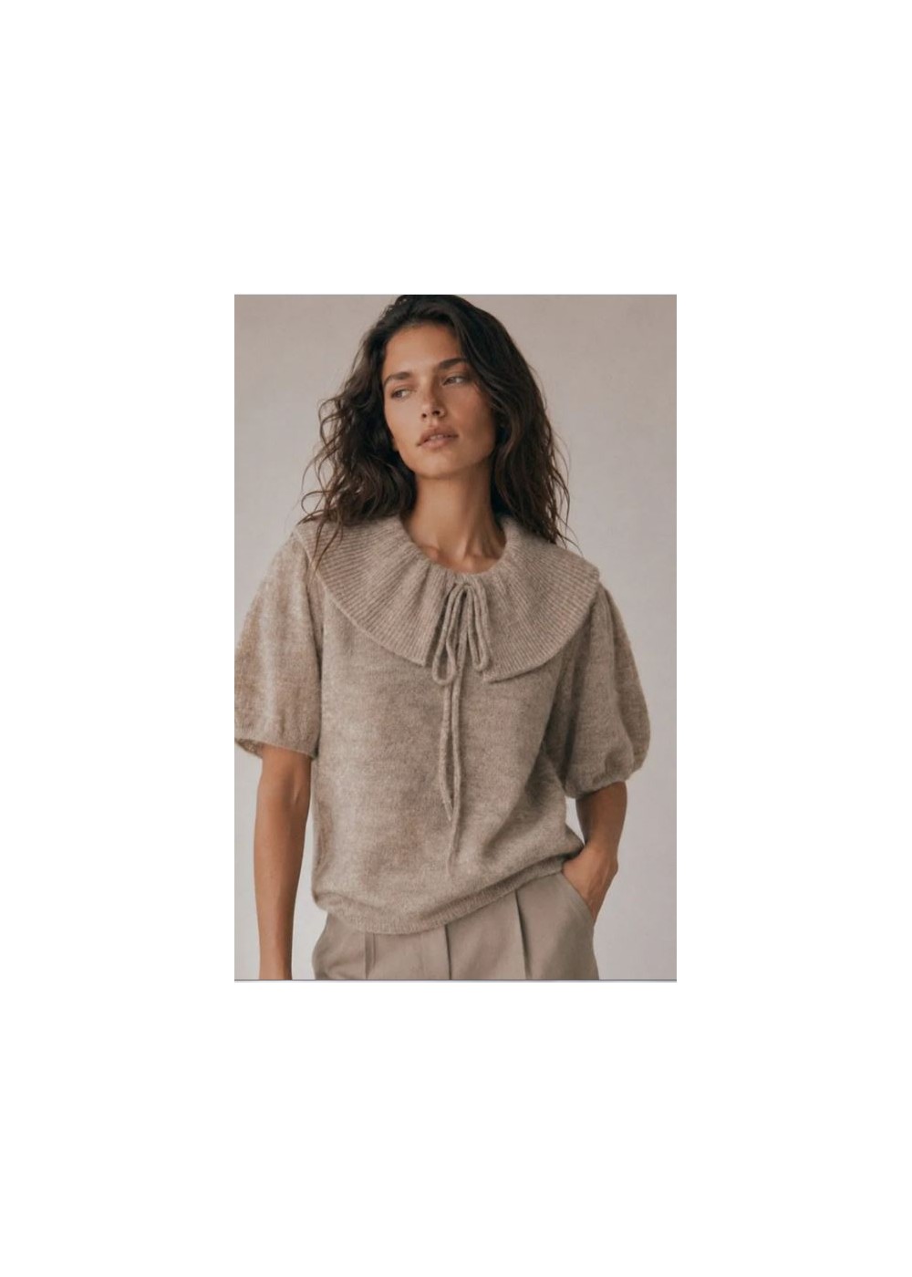 Jersey cuello bebé manga abullonada camel